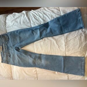 semi new levi’s 524 bootcut jeans. no rips no stains. size 5. light wash